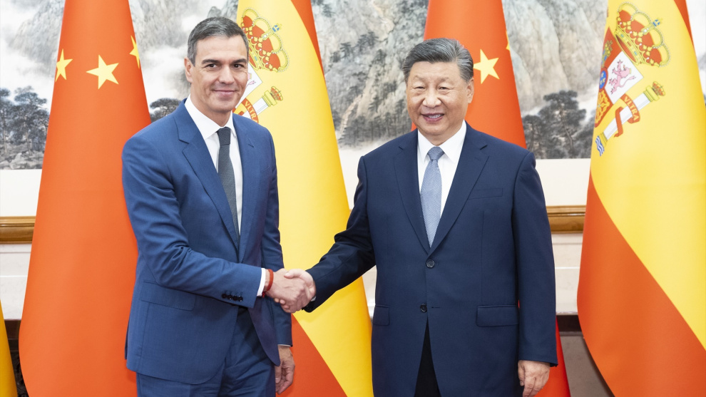 Pedro Sanchez con Xi Jinping en una visita oficial a China en 2024.Europa Press
